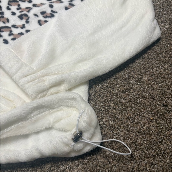 SHEIN Women’s XL White Leopard Print Fleece Jacket - Picture 3 of 13